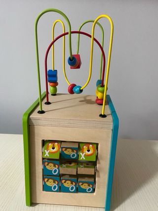 Cubo de actividades para bebés