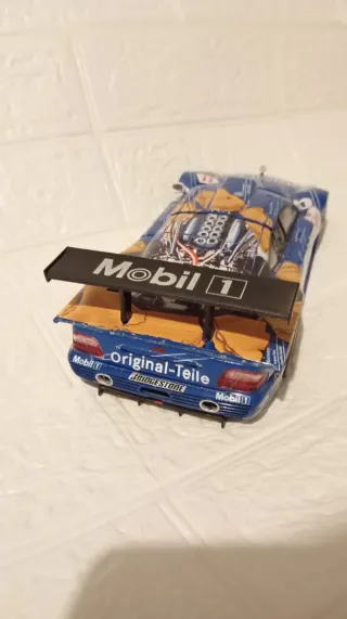 Coche Mercedes-Benz escala 1:18