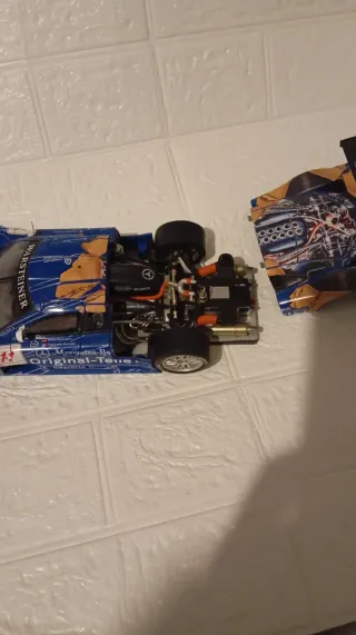 Coche Mercedes-Benz escala 1:18