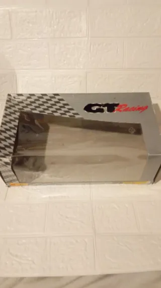 Coche Mercedes-Benz escala 1:18