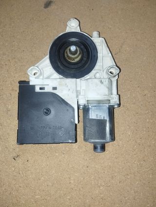 Motor elevalunas delantero derecho Audi A3