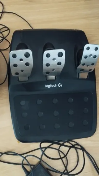 Volante Logitech G29 con Pedales