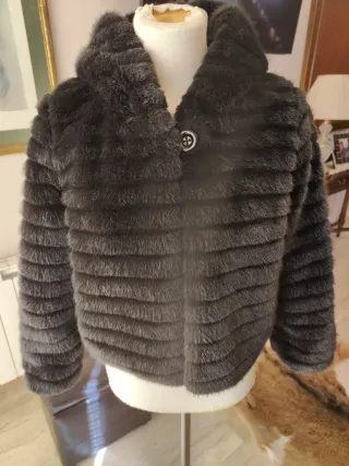 Chaqueta corta pelo negra S