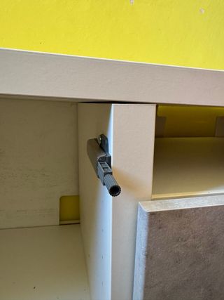 Mueble TV gris y blanco