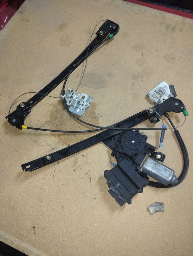 Motor y conjunto elevalunas VW Golf Mk3 (pasajero)