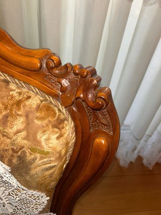 Butaca de madera tapizada. Acepto ofertas.