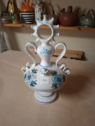 Cántaro de cerámica decorado