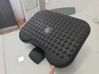 Reposapiés ergonómico negro