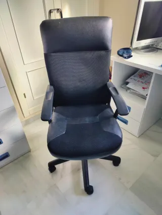 Silla de oficina giratoria negra y gris