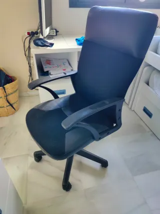 Silla de oficina giratoria negra y gris