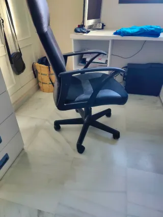 Silla de oficina giratoria negra y gris