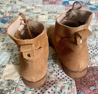 Botas de piel ante cordones marrones