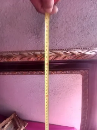 Marco de espejo dorado antiguo