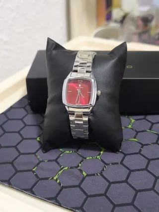 Reloj Mujer Plata y Rojo