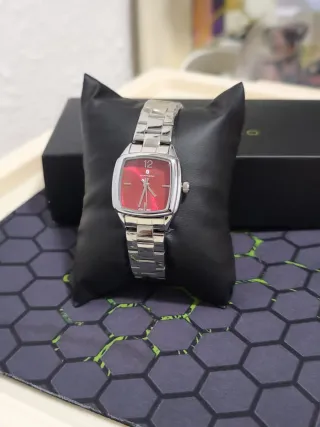 Reloj Mujer Plata y Rojo