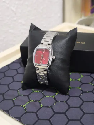 Reloj Mujer Plata y Rojo