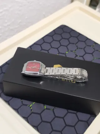 Reloj Mujer Plata y Rojo