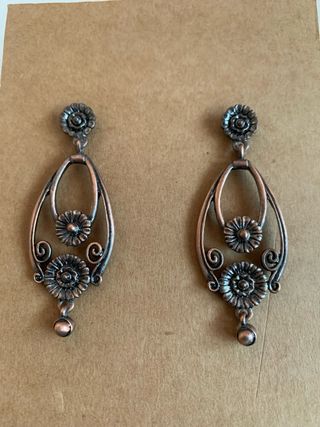 Pendientes largos florales estilo vintage