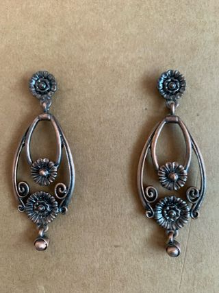 Pendientes largos florales estilo vintage