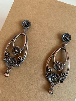 Pendientes largos florales estilo vintage