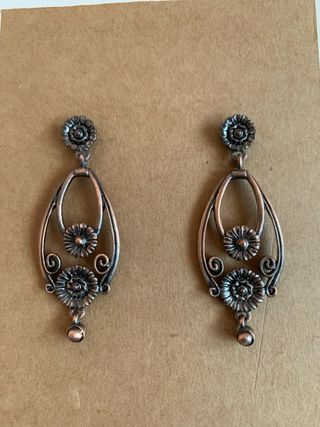Pendientes largos florales estilo vintage