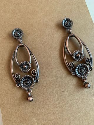 Pendientes largos florales estilo vintage