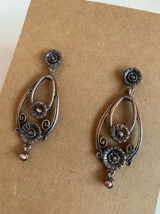 Pendientes largos florales estilo vintage