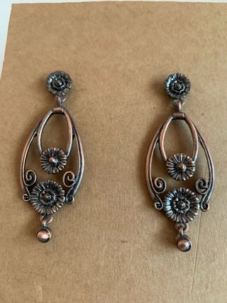 Pendientes largos florales estilo vintage