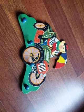 Perchero infantil vintage moto