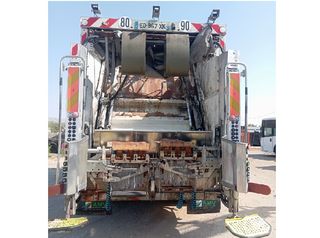 Iveco Stralis 330 E6 con caja de basura