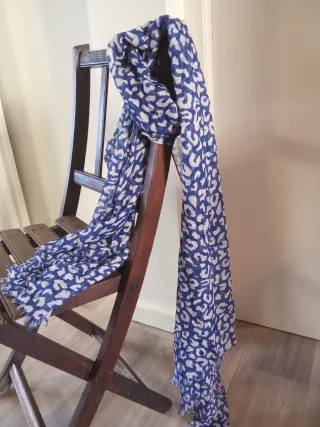 Foulard azul y blanco estampado
