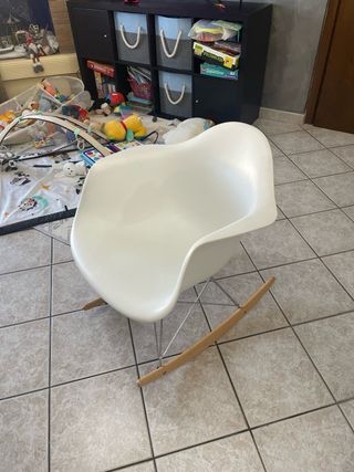 Sedia a dondolo design bianca e legno