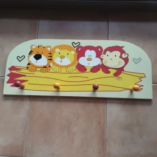 Perchero infantil animales madera