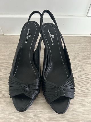 Zapatos de fiesta Gloria Ortiz negros