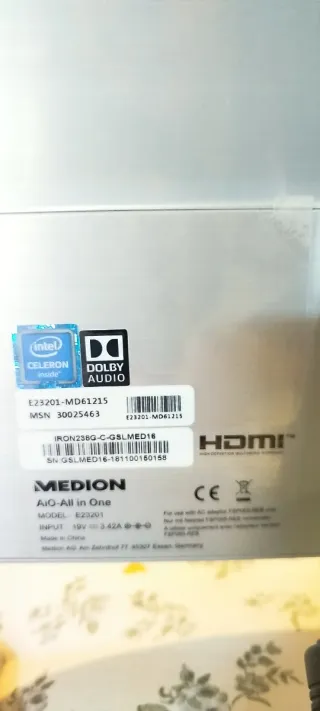 Ordenador Plata y Blanco