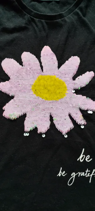 Camiseta Desigual niña flor lentejuelas. Talla 7/8