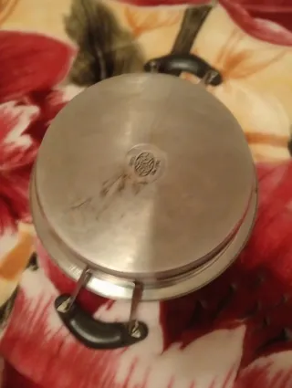 Pentola A.M.C. in metallo e plastica