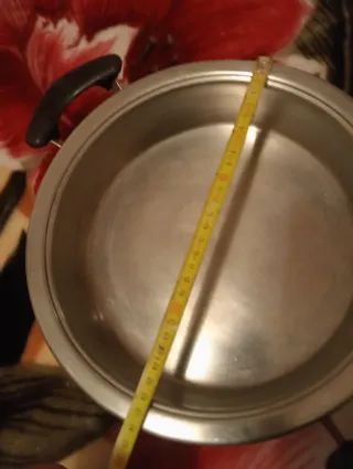 Pentola A.M.C. in metallo e plastica