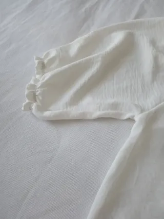 Blusa blanca manga abullonada