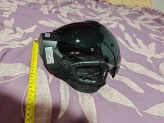 Casco de disfraz negro