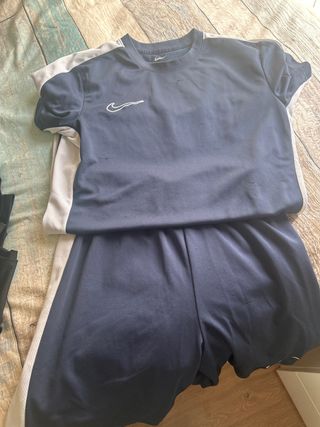 Conjunto deportivo Nike azul y gris