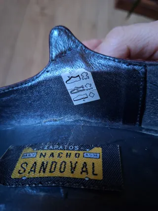 Zapatos de piel burdeos con hebilla