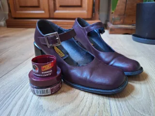 Zapatos de piel burdeos con hebilla