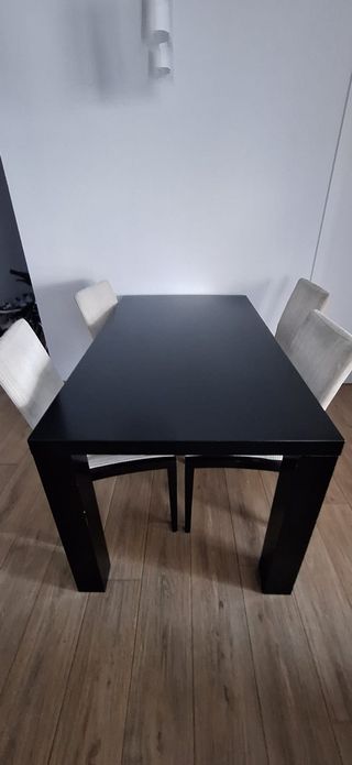 Conjunto de mesa de comedor y 4 sillas BoConcept