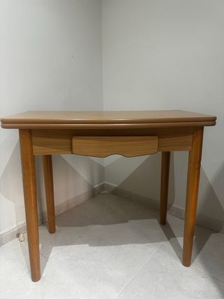Mesa de madera maciza extensible