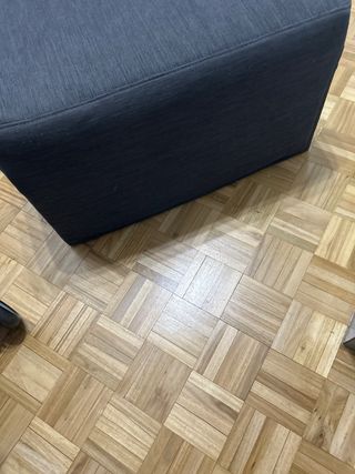 Puf  Cama. de tela gris de calidad. No negociable