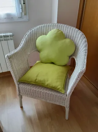 Sillón de mimbre blanco