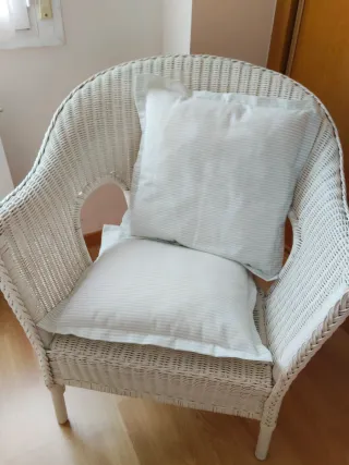 Sillón de mimbre blanco