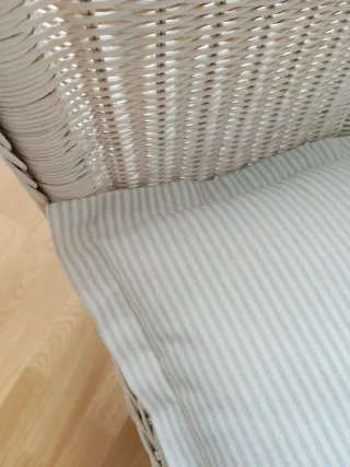 Sillón de mimbre blanco