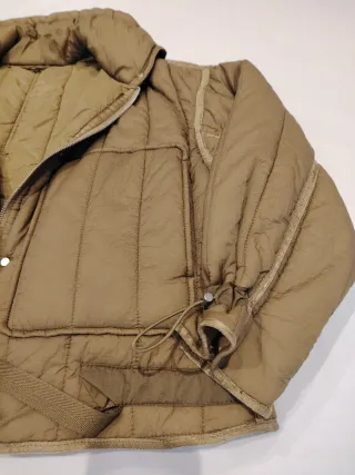 Cazadora acolchada Zara bajo y mangas ajustables